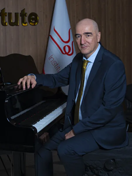 آزاد حکیم رابط